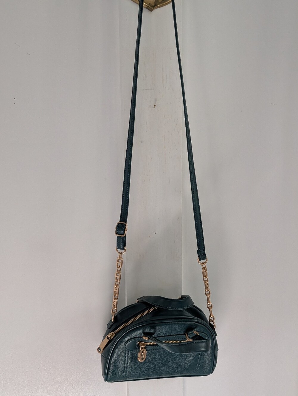 Like New Time & Tru Dark Green Crossbody Handbag Bag Purse W/Gold Accents